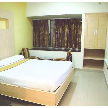 Sri Srinivasa Residency Hotel Kadapa Zewnętrze zdjęcie