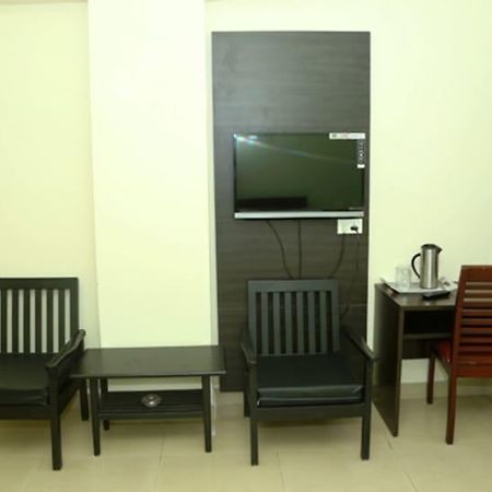 Sri Srinivasa Residency Hotel Kadapa Zewnętrze zdjęcie