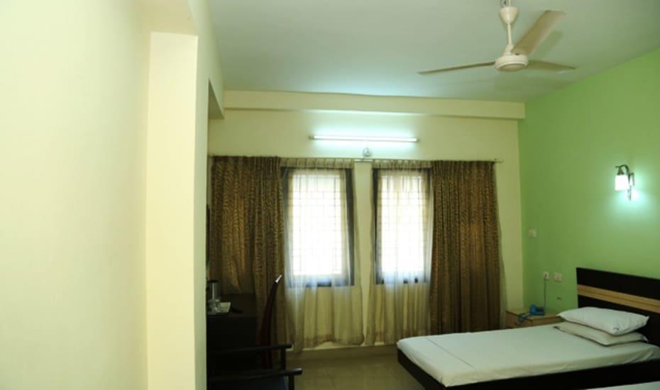 Sri Srinivasa Residency Hotel Kadapa Zewnętrze zdjęcie