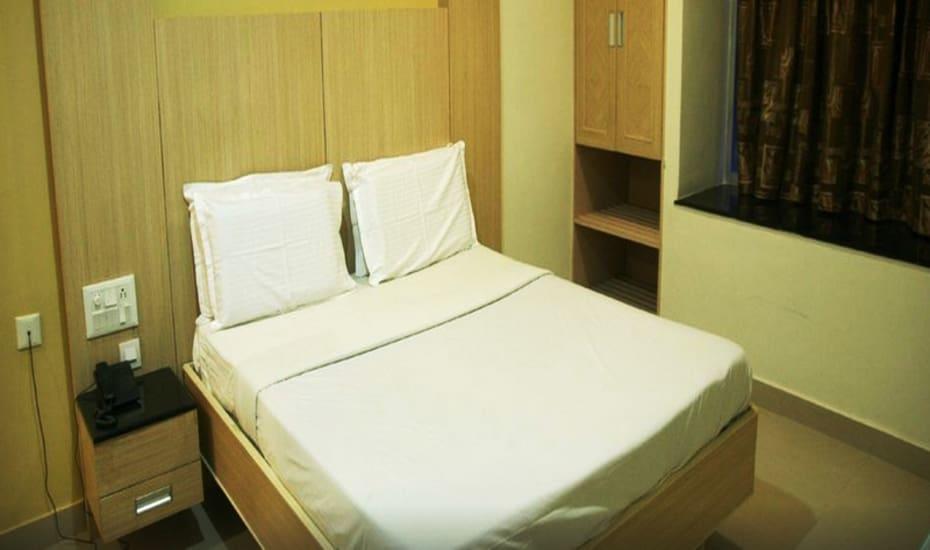 Sri Srinivasa Residency Hotel Kadapa Zewnętrze zdjęcie